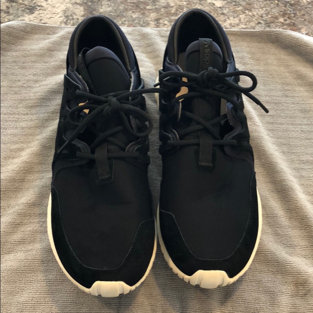 Adidas Tubular shoe